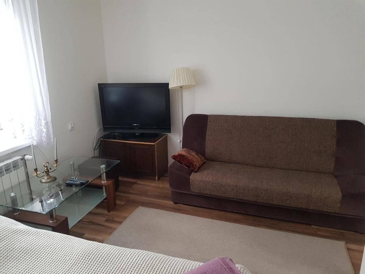 Agrojust Apartment Bialowieza Bagian luar foto