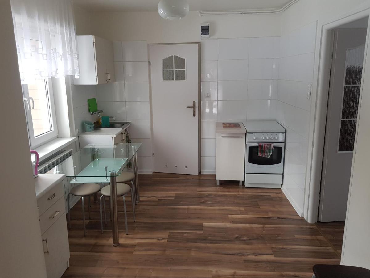 Agrojust Apartment Bialowieza Bagian luar foto