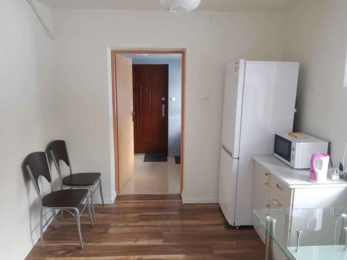 Agrojust Apartment Bialowieza Bagian luar foto